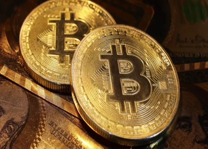 Bitcoin Breaks Through Support As Stocks Go South